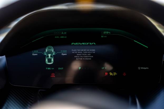 Rimac Nevere parkirane ispred Rimac kampusa u Kerestincu povodom Trilblazers Toura