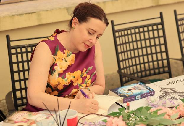 Zagreb: Promocija knjiga iz serijala Bridgerton i susret s autoricom Juliom Quinn