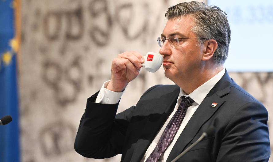 Zagreb: Andrej Plenković na konferenciji o povećanju kapaciteta vrtića, izgradnji sportskih dvorana i drugim temama