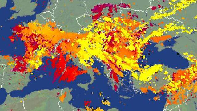 Europu udarilo 566.000 munja: 'Ovo je kraj, dolazi sudnji dan!'