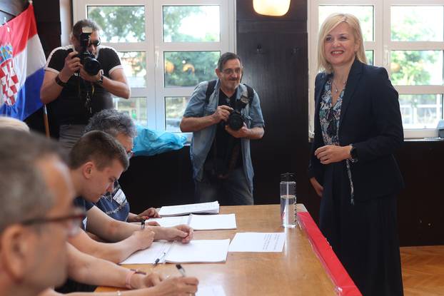 Rijeka: Kandidatkinja za gradonačelnicu Iva Rinčić glasovala je u drugom krugu lokalnih izbora