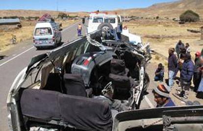 Peru: U sudaru kamiona i kombija poginulo 16 ljudi