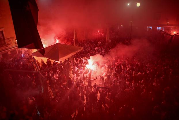 Košarkaši Zadra proslavili osvajanje naslova prvaka Hrvatske s navijačima na Narodnom trgu