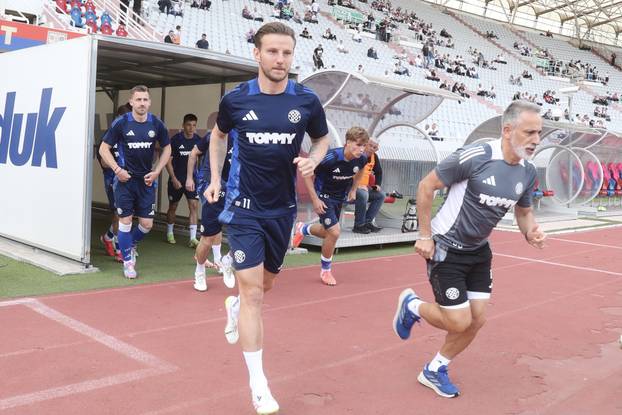 Zagrijavanje nogometaša Hajduka i Istre uoči početka utakmice 31. kola SuperSport HNL-a