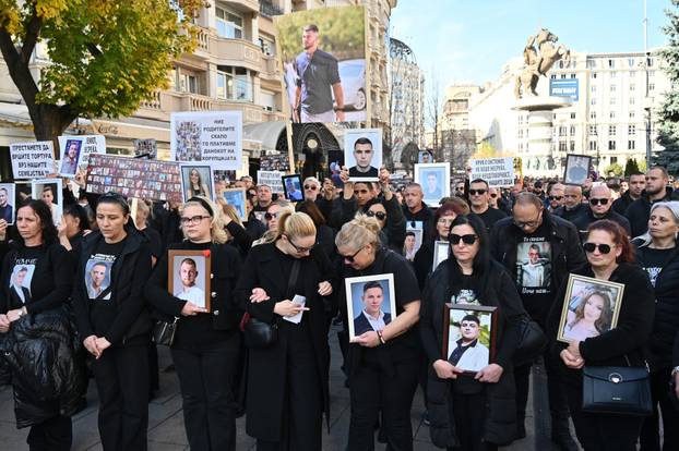 Skoplje. Prije početka suđenja za požar u diskoteci Pulse u Kočanima održan je prosvjed Marš anđela