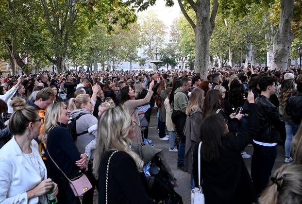 Zagreb: Brojni građani se okupili na Zrinjevcu u čast Halida Bešlića