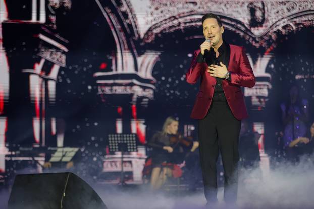 Zagreb: Peđa Jovanović održao koncert u Areni