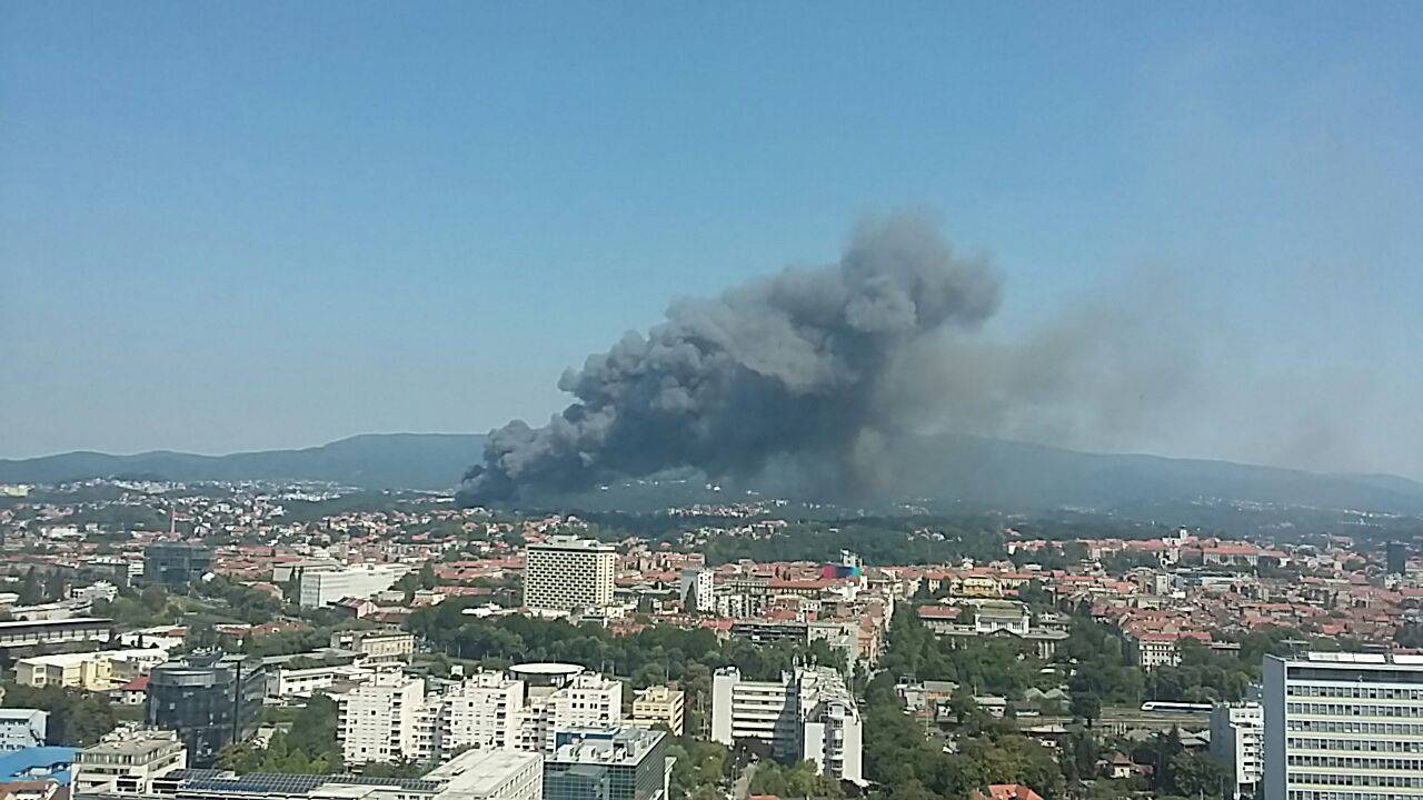 Četvero kolabiralo: Vatrogasci u borbi s vatrom i dehidracijom