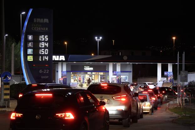 Kaštela: Gužve na benzinskim postajama zbog povećanja cijena goriva