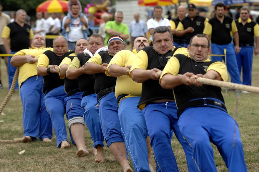 Momčad od 1349 kg: Pojeli su 6 prasaca i popili 8 bačvi piva