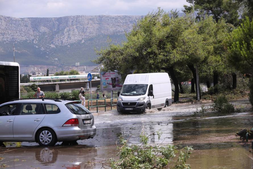 Velike štete u okolici Poljuda nakon oluje koja je poharala Split