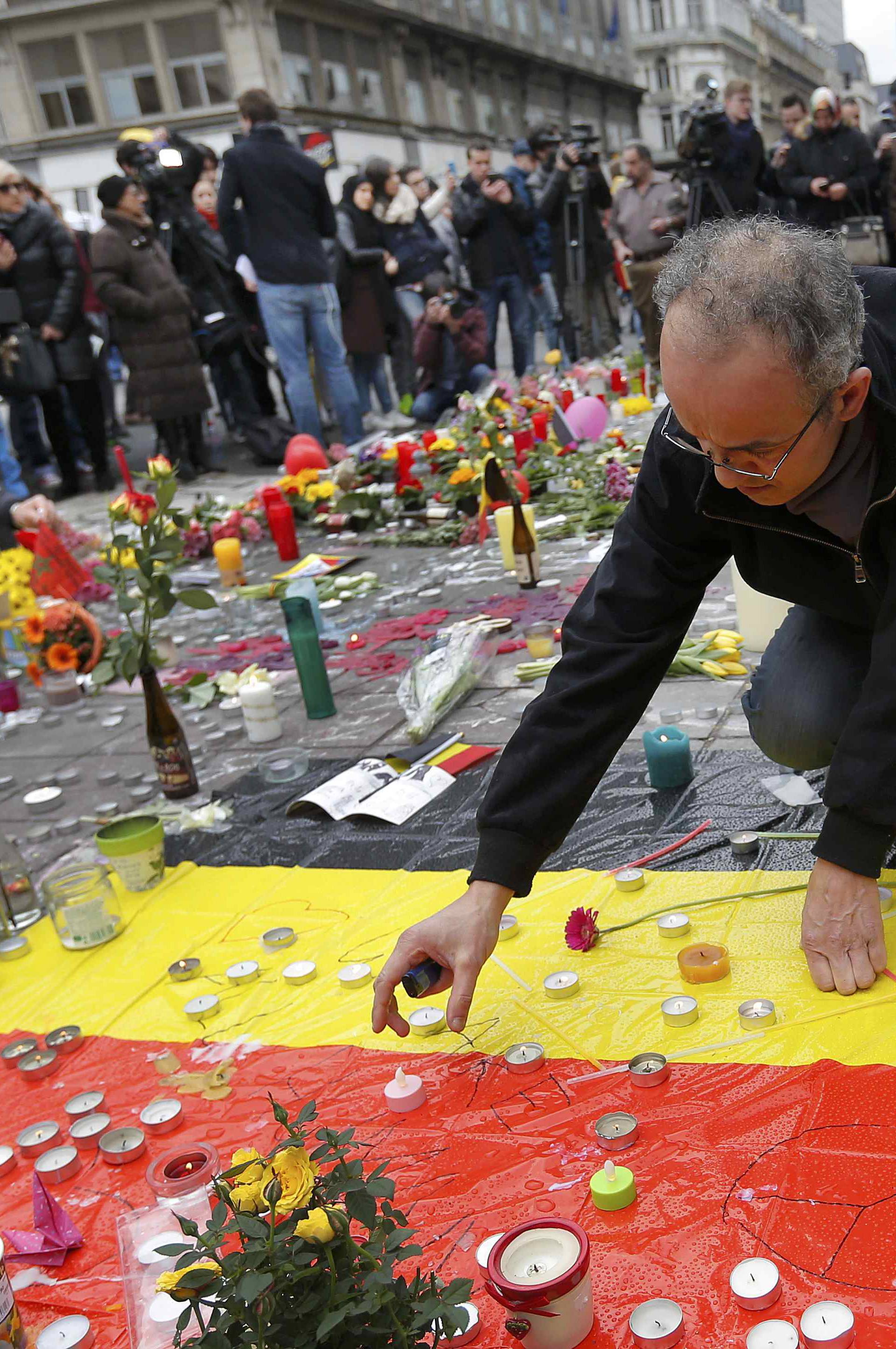 Bruxelles oplakuje žrtve: Na trgu su se okupile stotine ljudi