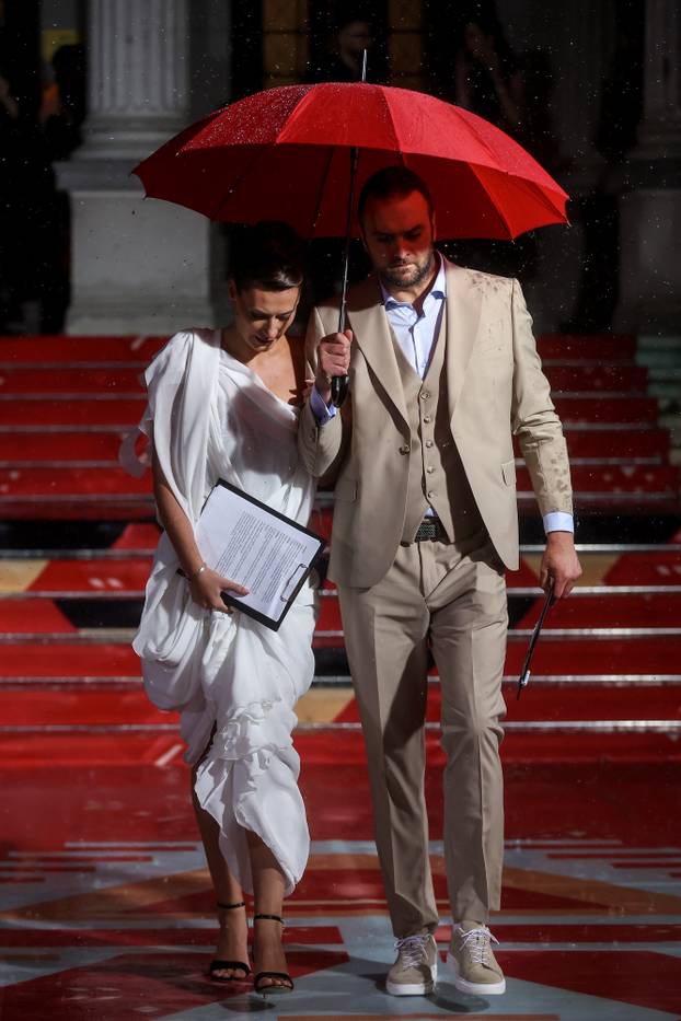 Jaka kiša nije zaustavila filmske zvijezde na crvenom tepihu Sarajevo Film Festivala