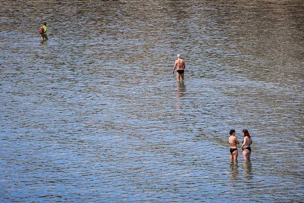 Split:  Proljetni ugođaj na Bačvicama