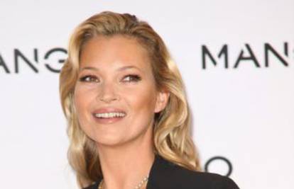 Kate Moss ljetuje sa suprugom i bivšim dečkom u St. Tropezu