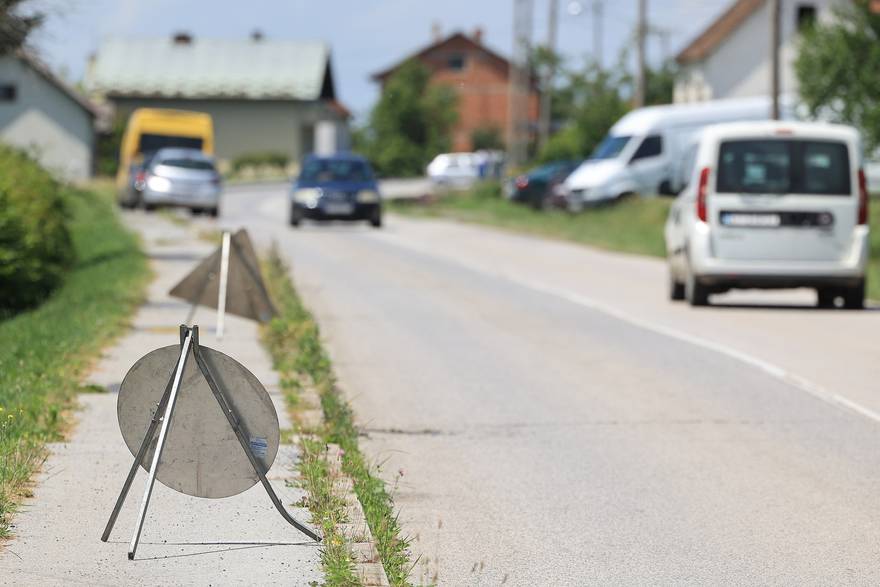 Popovača: U prometnoj nesreći smrtno je stradalo dijete