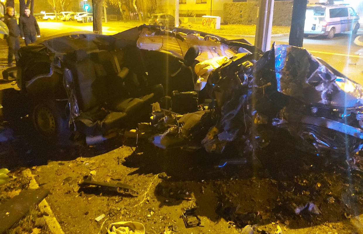 Mladić (24) poginuo: Auto je smrskan do neprepoznatljivosti