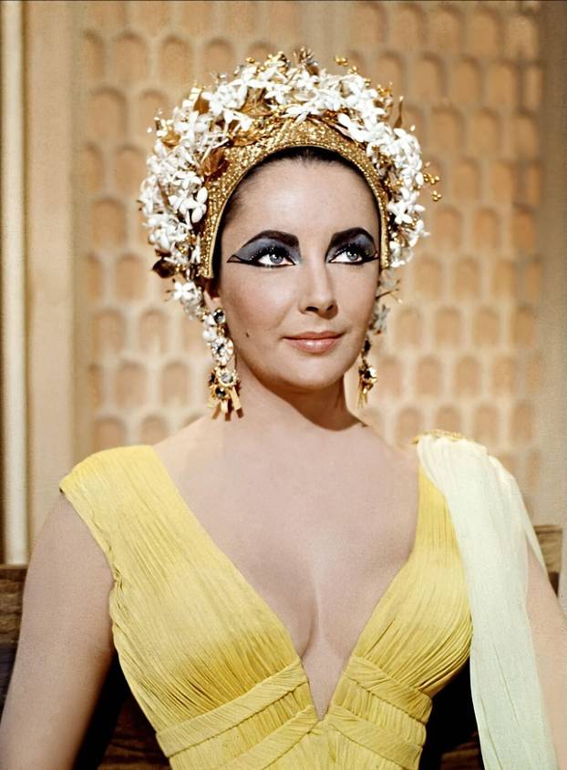 Elizabeth Taylor as Cleopatra - Promotional Movie Picture