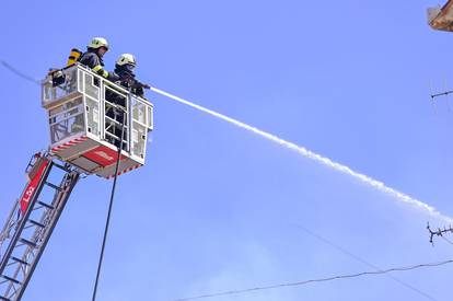 Požar u Zadru i dalje aktivan, Poluotok u opasnosti