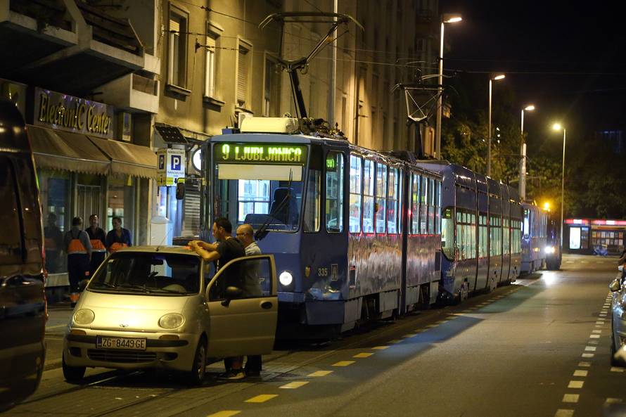 Sudarili se dva tramvaja i auto u Zagrebu: Ima ozlijeđenih ljudi