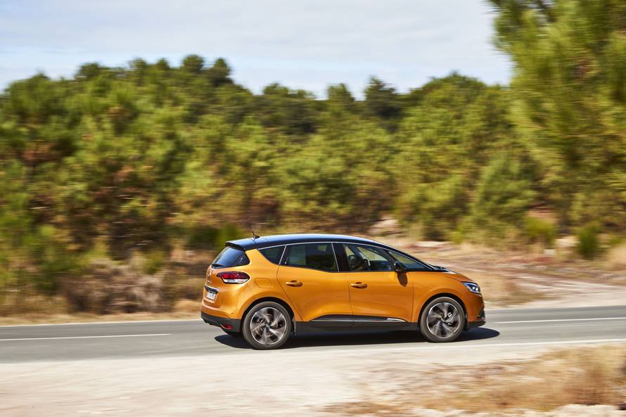 Vozili smo novi Renault Scenic: I njega ulovilo crossover ludilo
