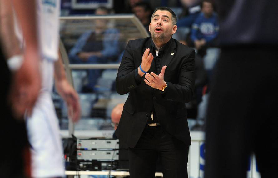 Tajna crne košulje: Morao sam u šoping, sad je više ne skidam