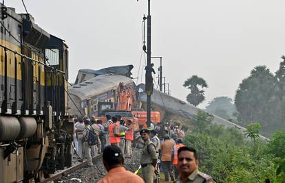 Indija: Najmanje 13 mrtvih i 50 ozlijeđenih u sudaru vlakova
