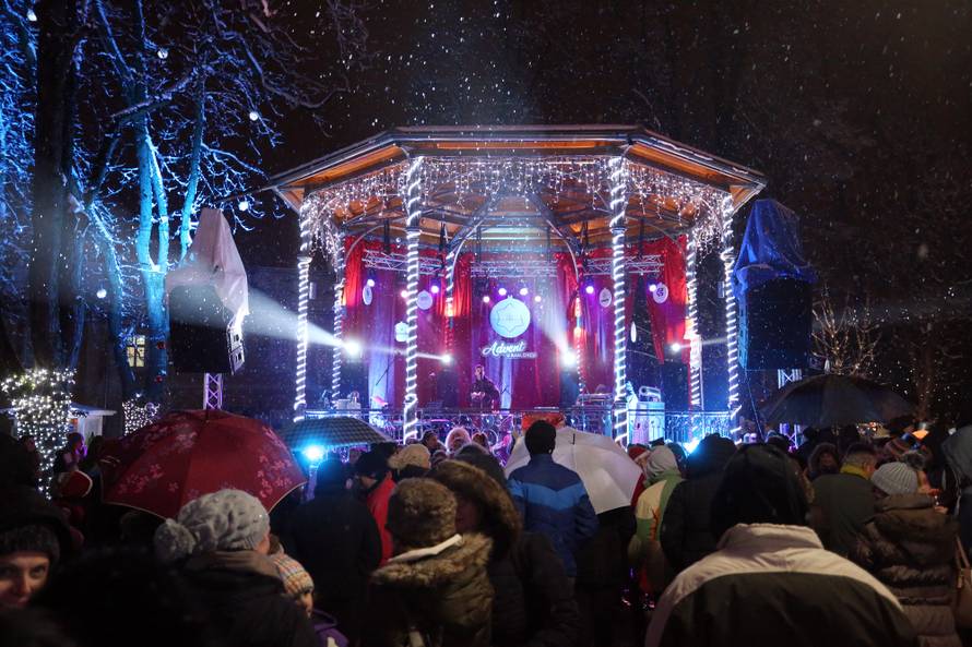 Ponude koje se ne odbijaju: Evo kako deru ugostitelje Adventa