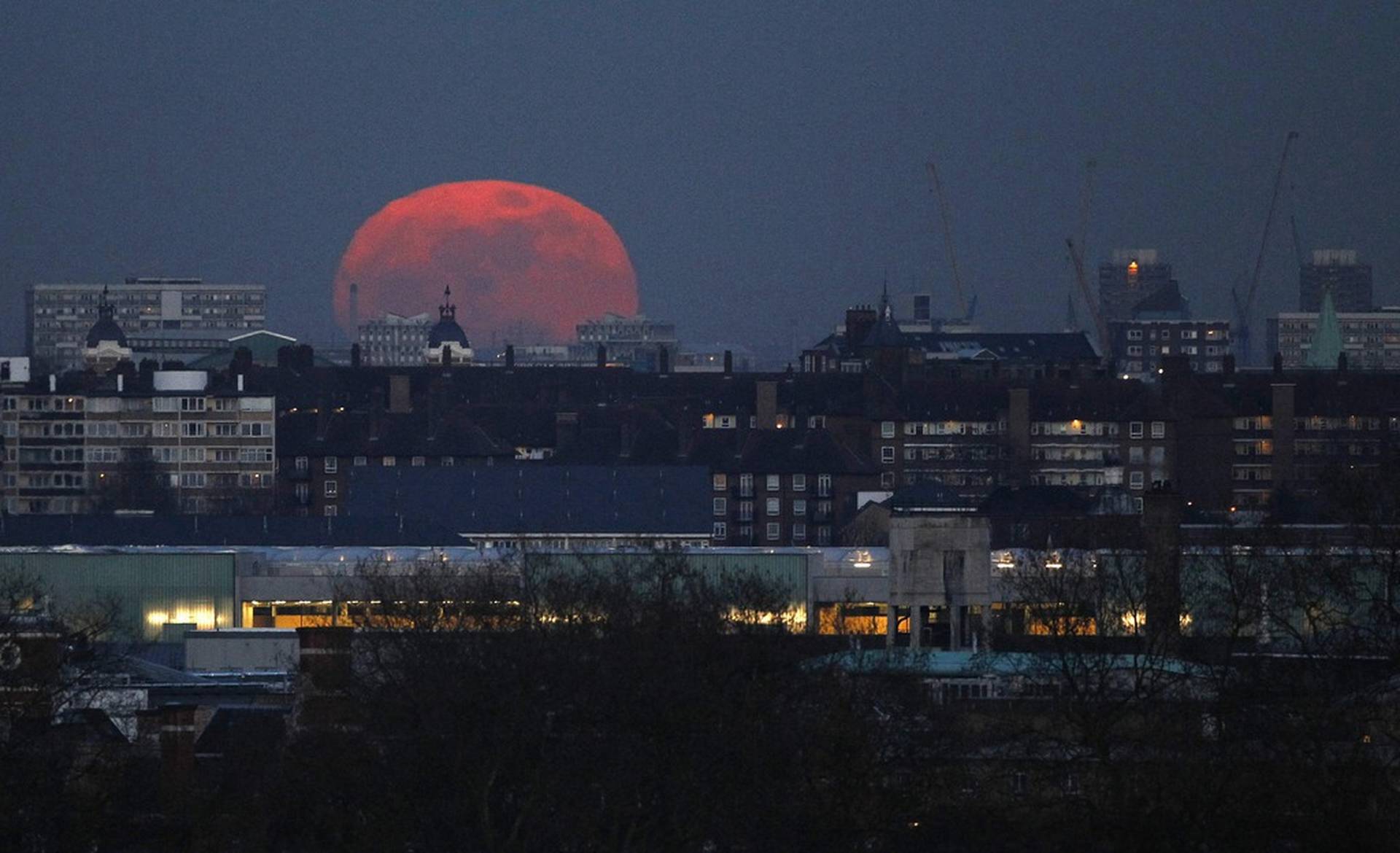 Луна фото. 03. Что было с луной сегодня ночью. Суперлуние 2022 москва. Сегодняшняя луна.