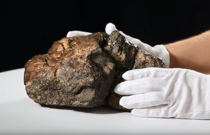 Pao je na Zemlju: Meteorit s Mjeseca prodali za 4 mil. kuna