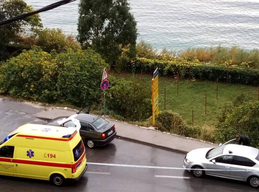 Ubojstvo u Omišu: Muškarac na motoru upucao vozača auta
