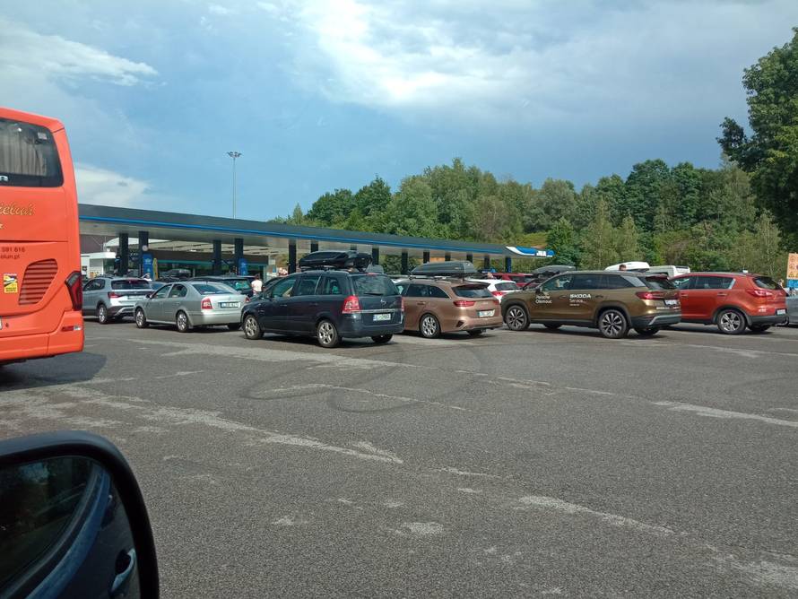 FOTO: GUŽVE NA AUTOCESTAMA Na A1 zastoji, na A3 kolona duga 9 km. 'Potpuni je kaos'