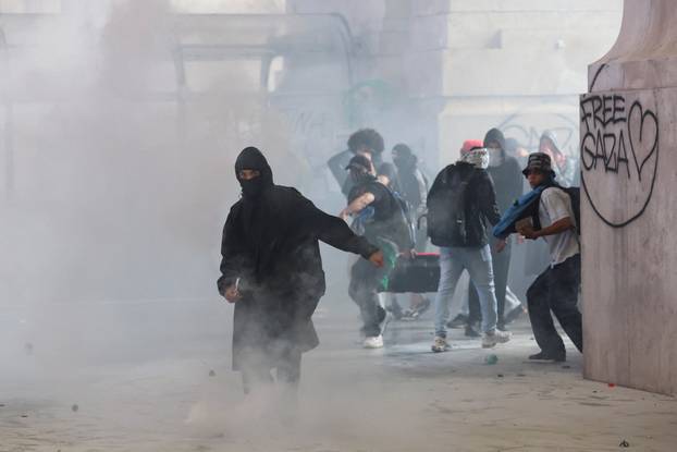 USB union holds nationwide strike, "Let's Block Everything," in solidarity with Gaza, in Milan