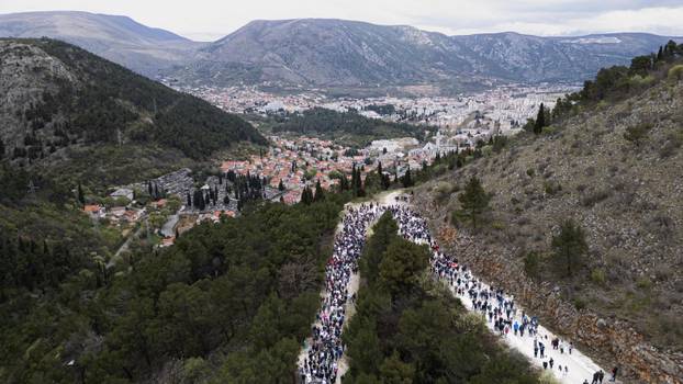 Mostar: Brojni vjernici sudjelovali na križnom putu