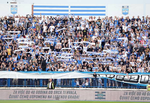 Osijek: Vesela atmosfera na Gradskom vrtu prije početka utakmice između Osijeka i Rijeke