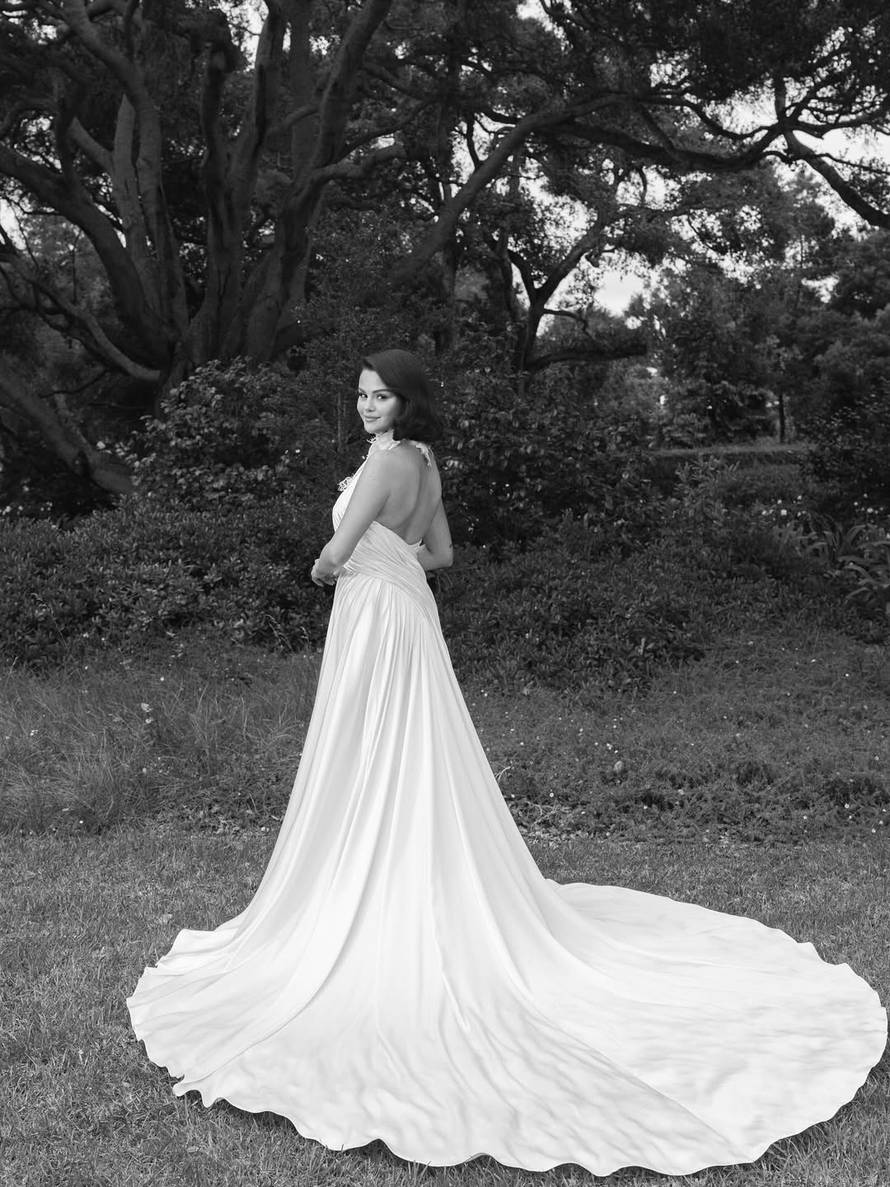 Selena Gomez pokazala sve tri vjenčanice, ali i neobični detalj koji je mnoge iznenadio