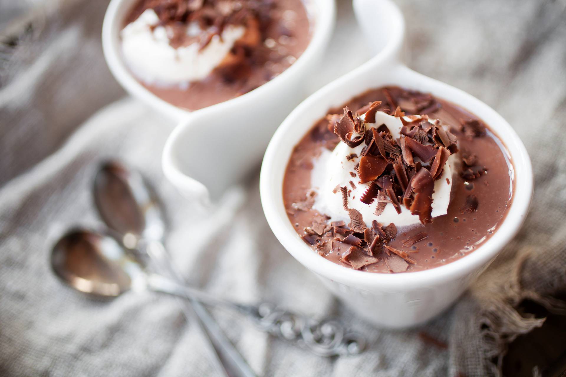Napravite fini kremasti desert i uživajte u čokoladnom pudingu