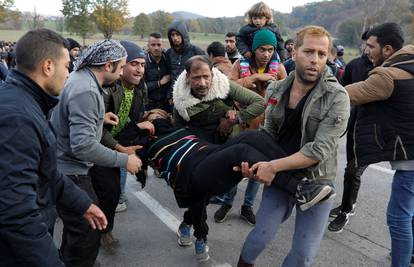 Migranti čekaju kod Maljevca: 'Otvorite granicu, molimo vas'