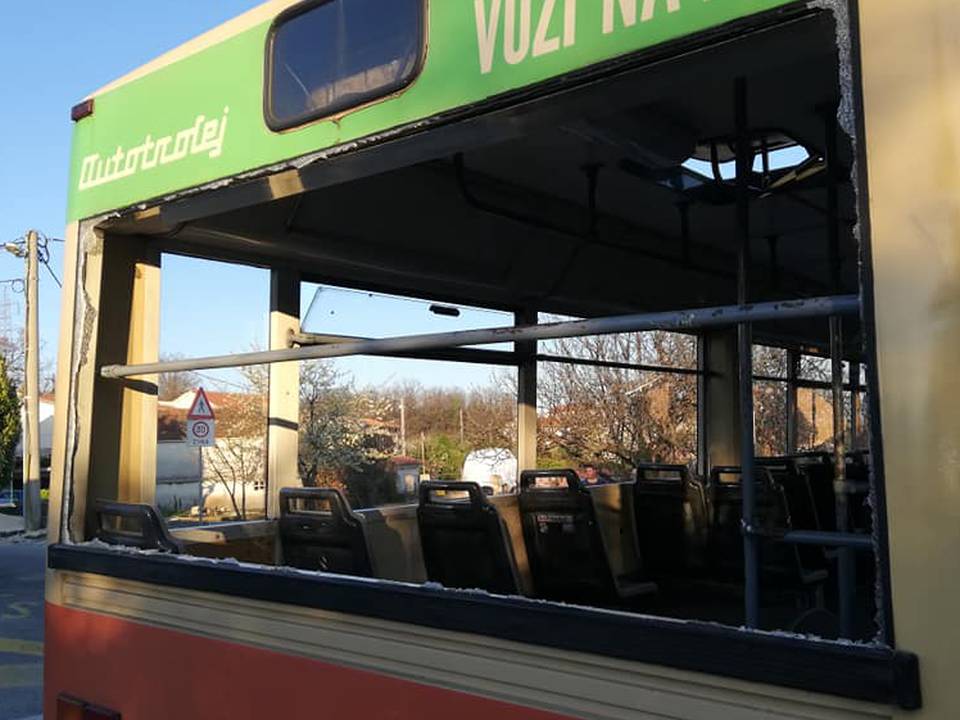 Nesreća autobusa kod Rijeke: Zabio se u zid, očevid u tijeku