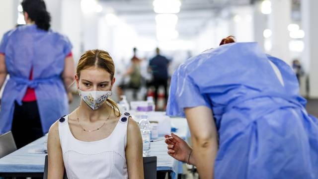 Zagreb: Masovno cijepljenje protiv koronavirusa na Velesajmu