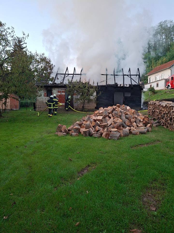 FOTO Planulo krovište, potpuno izgorio štagalj kraj Samobora