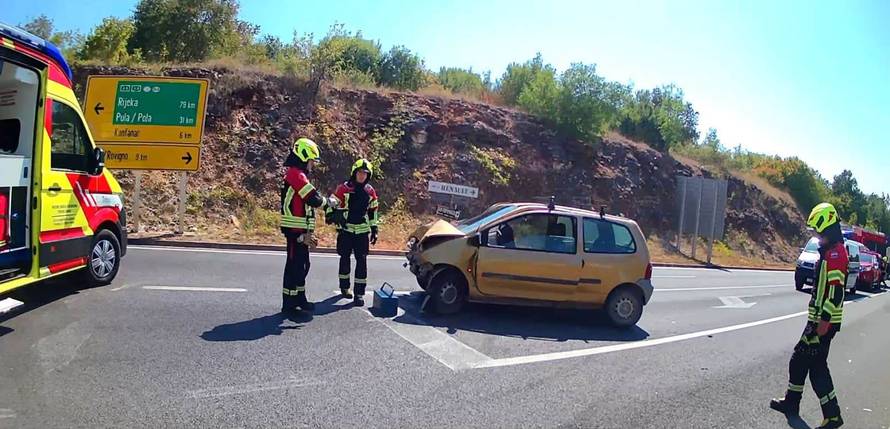 FOTO Četvero ozlijeđenih  u sudaru dva auta kraj Rovinja