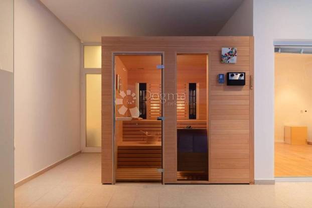 FOTO Ova luksuzna vila kod Šibenika ima čak dva bazena, a prodaje se za 5 milijuna eura