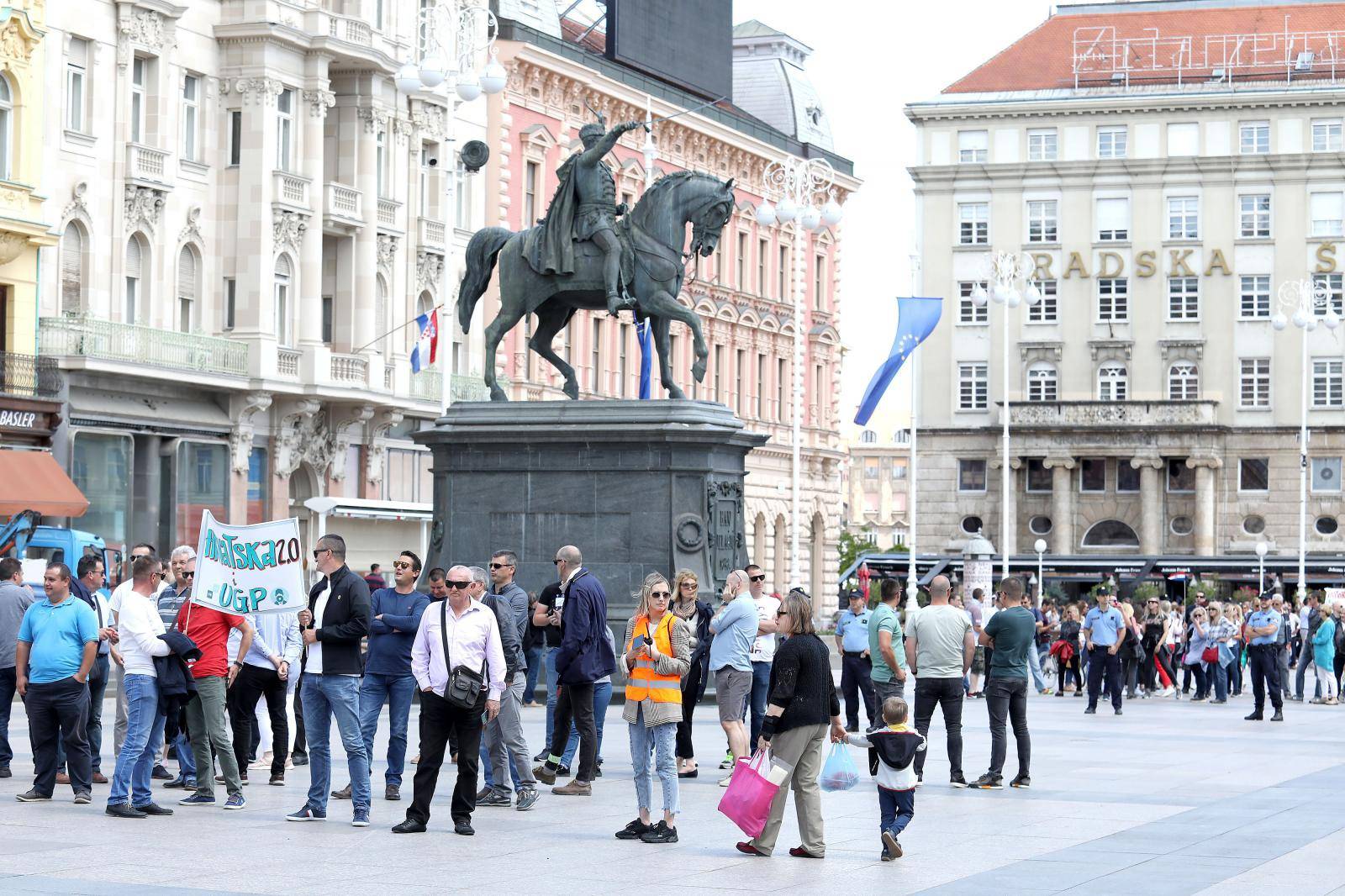 Poduzetnici stigli pred Vladu: 'Dosta je nebuloznih poreza!