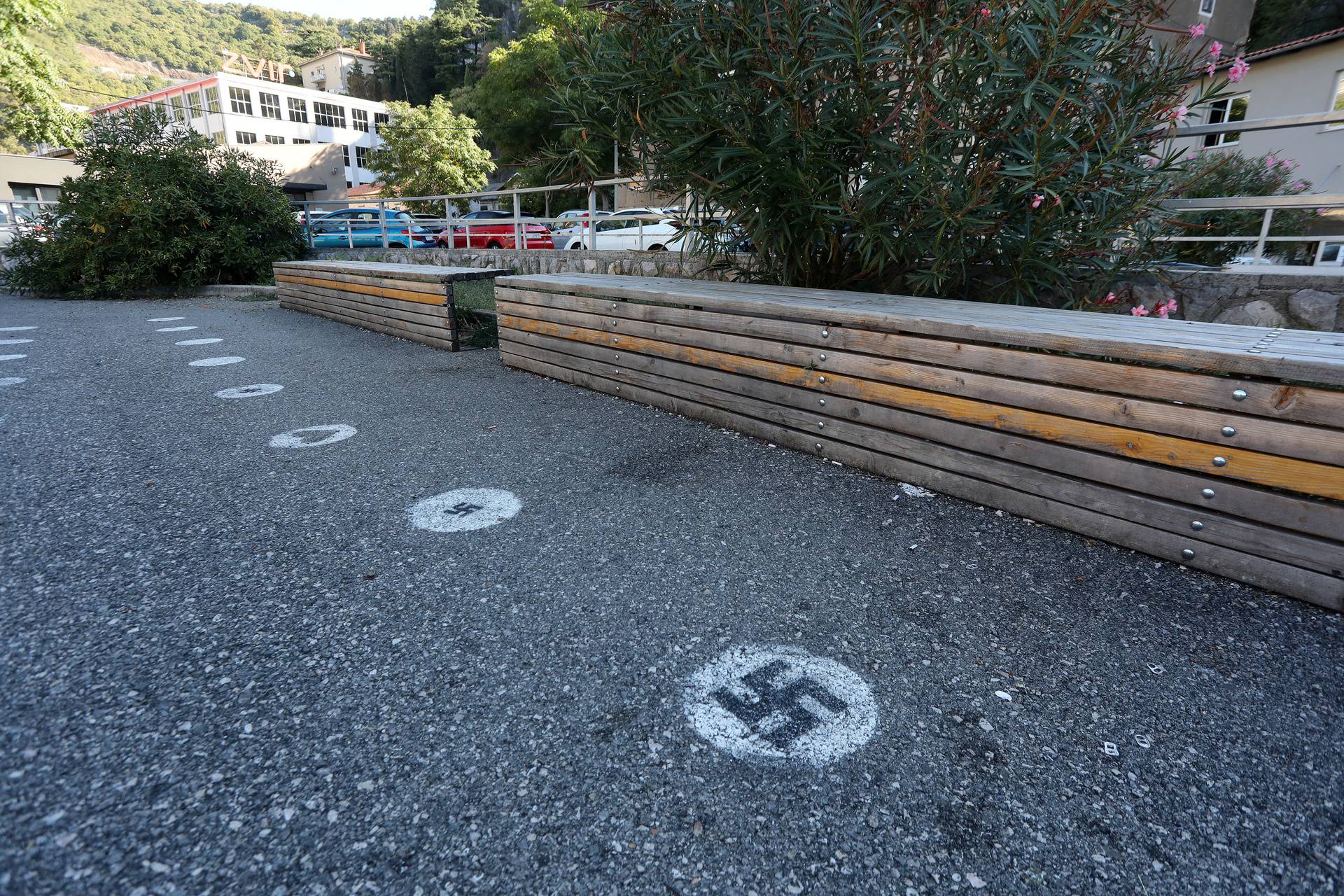 Rijeka: Kukasti križevi nacrtani na nogostupu u Ružićevoj ulici