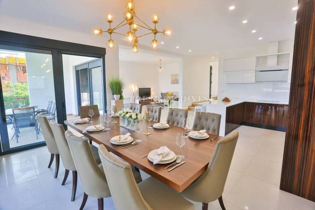 FOTO Kakva perverzija u Splitu! Vodeni raj i slike dizajnera. Ova vila se prodaje, a znamo i cijenu