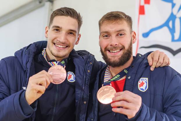 Do?ek bron?anih rukometaša Raužana i Kuzmanovi?a u Brckovljanima