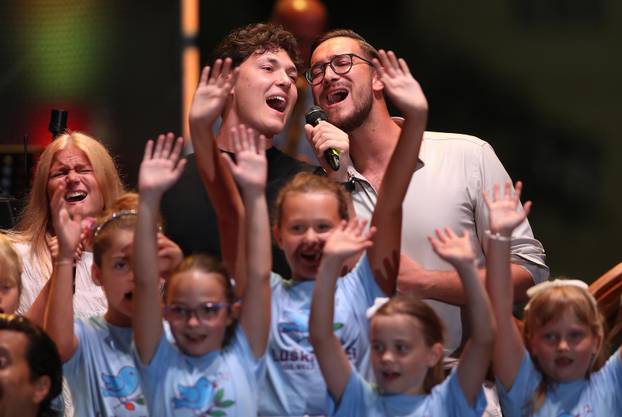 Vela Luka: Održan koncert "Trag u beskraju" posvećen Oliveru Dragojeviću