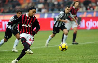 Milan oklijeva, Ronaldinho počeo razmišljati o Cityju