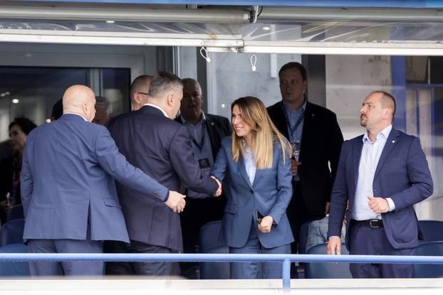Predsjednik Zoran Milanović u društvu Velimira Zajeca i Vlatke Peras na utakmici Dinama i Rijeke